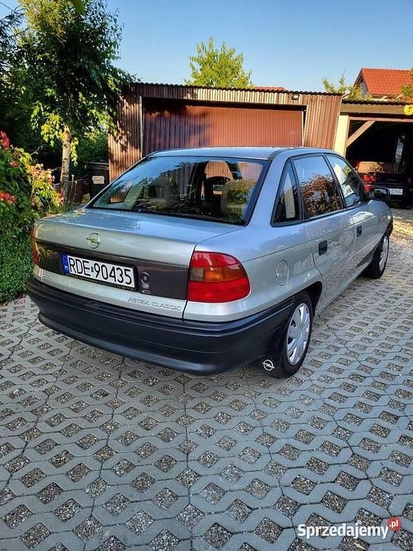 Srebrny Używany 2000 Opel Astra Sedan/Limuzyna | 9500 zł - Obraz 1/4