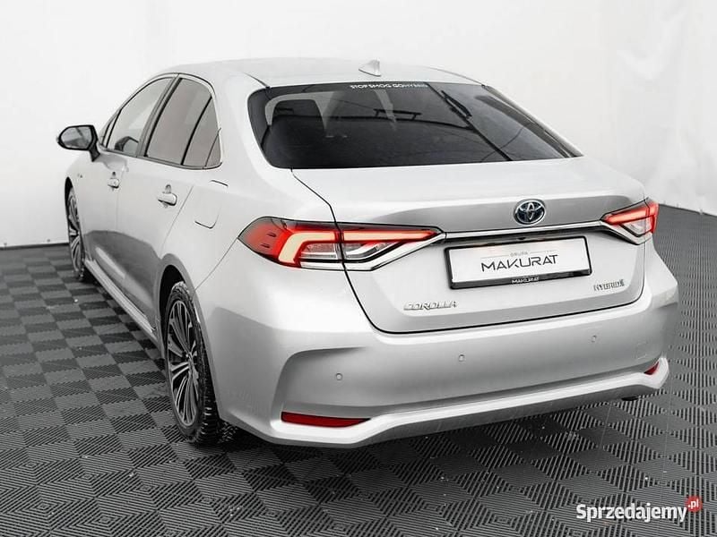 Używany Toyota Corolla Comfort 98 KM (72 kW) 2021 Srebrny Sedan/Limuzyna