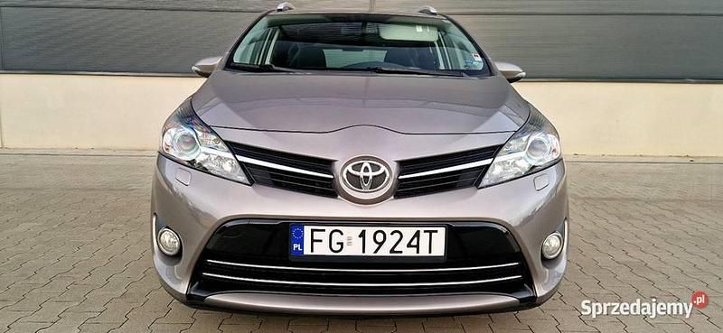 Brązowy Używany 2015 Toyota Verso Minivan | 43 999 zł (Uczciwa cena) - Obraz 1/4