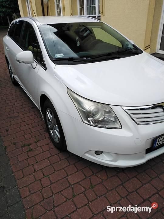 Biały Używany 2011 Toyota Avensis Kombi | 20 500 zł - Obraz 1/4