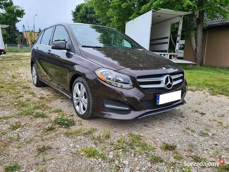 Brązowy Używany 2015 Mercedes B250 Minivan | 61 900 zł - Obraz 1/4