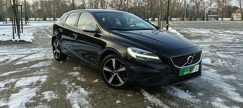 Czarny Używany 2017 Volvo V40 Hatchback | 44 900 zł (Dość drogi) - Obraz 1/4