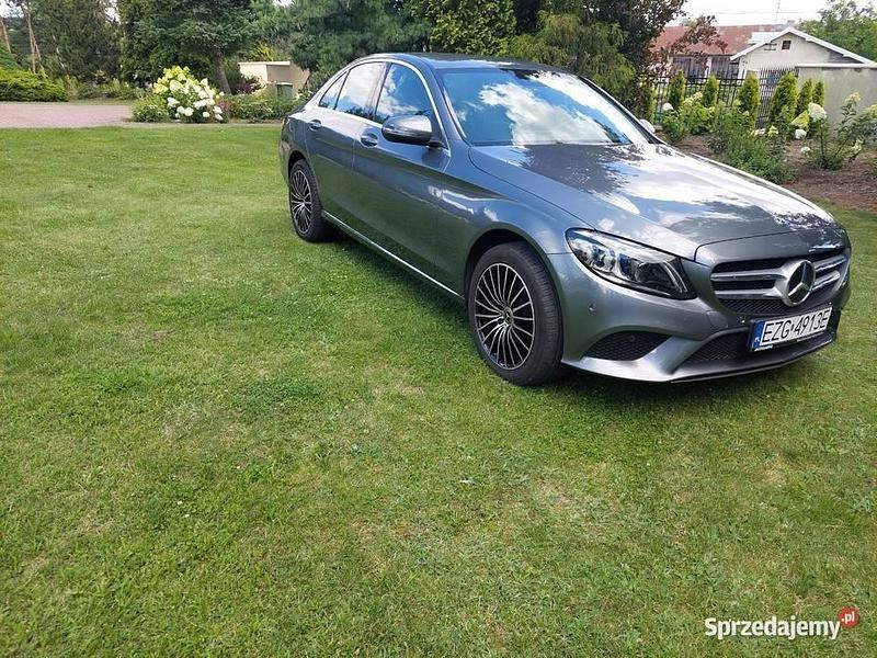 Używany 2020 Mercedes C300 | 110 000 zł (Dobra cena) - Obraz 1/4