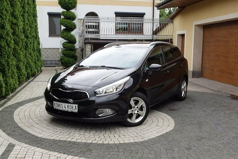Czarny Używany 2014 Kia Ceed 2 Kombi | 27 900 zł (Uczciwa cena) - Obraz 1/4