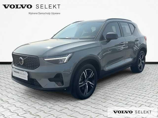 Zielony Używany 2025 Volvo XC40 SUV | 164 900 zł (Uczciwa cena) - Obraz 1/3