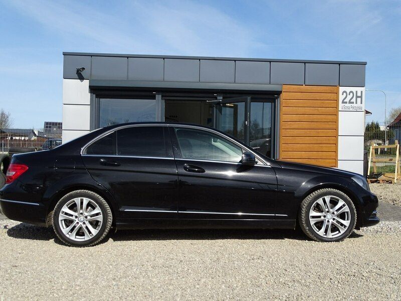 Używany Mercedes C220 170 KM (125 kW) 2013 Czarny (metalik) Sedan/Limuzyna