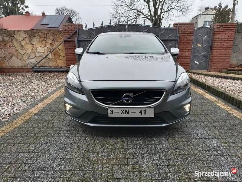 Szary Używany 2014 Volvo V40 R-Design Sedan/Limuzyna | 32 900 zł (Uczciwa cena) - Obraz 1/4