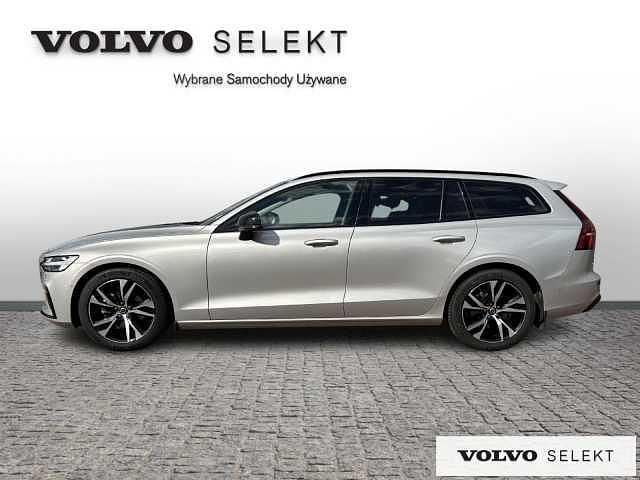 Używany Volvo V60 197 KM (144 kW) 2024 Srebrny Kombi
