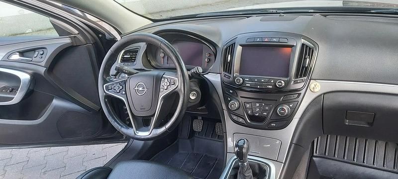 Używany Opel Insignia 140 KM (102 kW) 2015 Czarny Sedan/Limuzyna