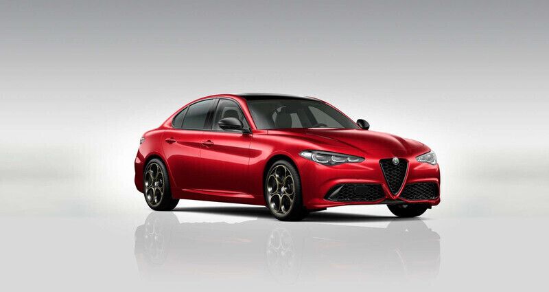 Lakier specjalny czerwony etna red Nowe 2025 Alfa Romeo Giulia Sedan/Limuzyna | 242 900 zł (Uczciwa cena) - Obraz 1/4