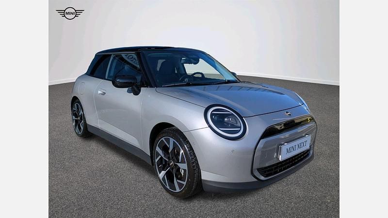 Melting silver iii Używany 2024 Mini Cooper SE Hatchback | 134 100 zł (Uczciwa cena) - Obraz 1/4