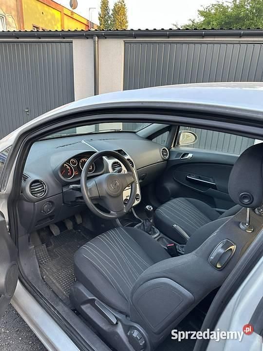 Używany Opel Corsa 2007 Srebrny Hatchback
