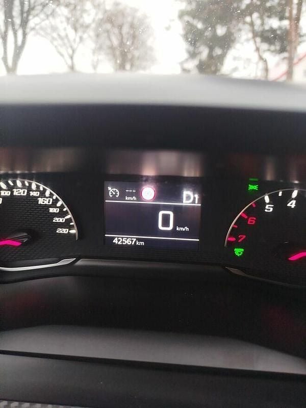 Czarny Używany 2023 Peugeot 2008 SUV | 80 000 zł (Dość drogi) - Obraz 1/4