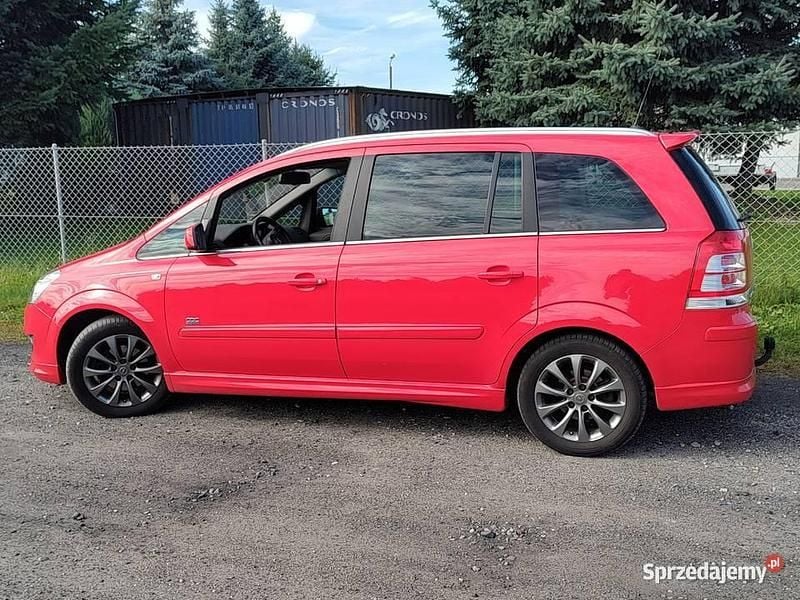Używany Opel Zafira OPC 140 KM (102 kW) 2011 Czerwony Minivan