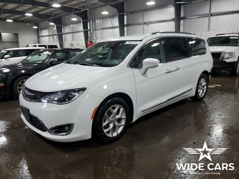 Biały (metalik) Używany 2019 Chrysler Pacifica SUV | 46 100 zł - Obraz 1/4