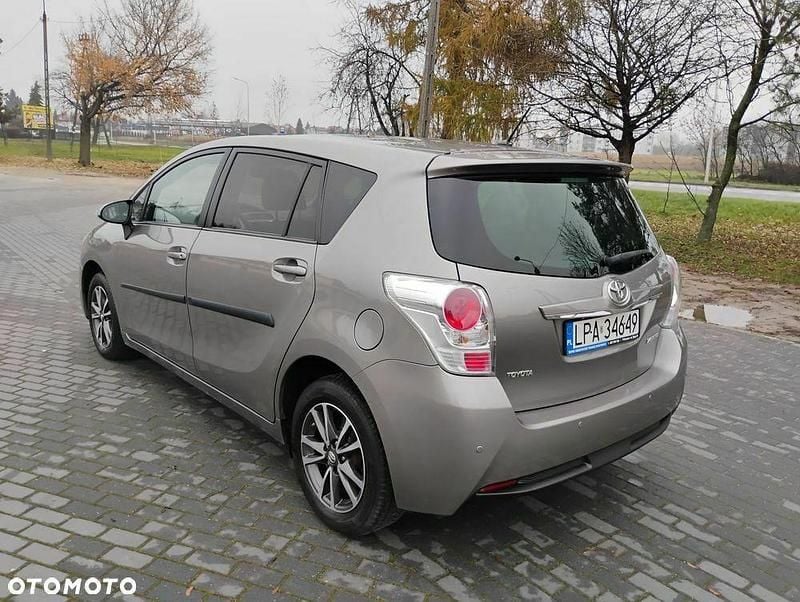 Używany Toyota Verso Premium 2015 Brązowobeżowy Minivan