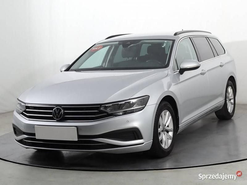 Używany VW Passat 150 KM (110 kW) 2021 Srebrny Kombi