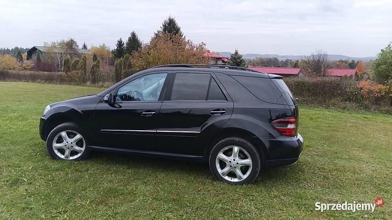 Czarny Używany 2006 Mercedes ML280 SUV | 29 900 zł (Dość drogi) - Obraz 1/4