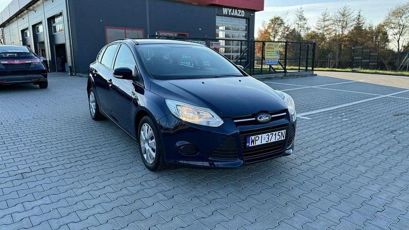 Niebieski ciemny (metalik) Używany 2012 Ford Focus Hatchback | 19 999 zł (Uczciwa cena) - Obraz 1/4