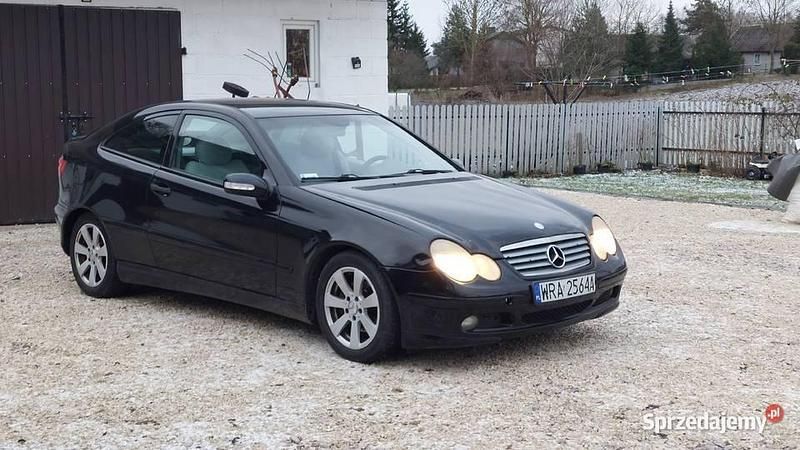Czarny Używany 2002 Mercedes C180 Coupe | 4000 zł - Obraz 1/4
