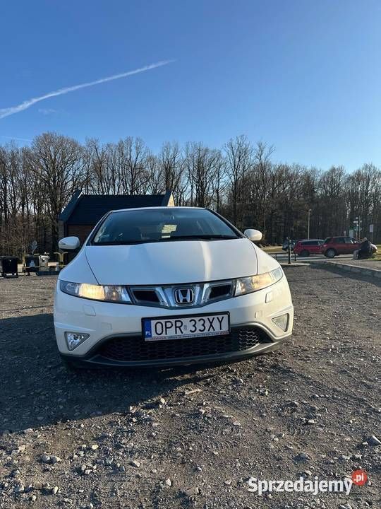 Biały Używany 2010 Honda Civic Executive Hatchback | 21 500 zł (Uczciwa cena) - Obraz 1/4
