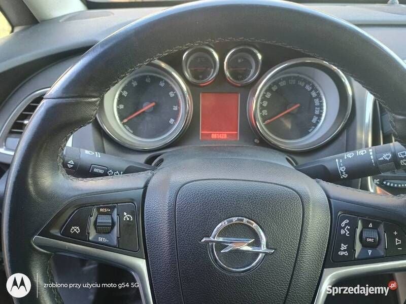 Używany Opel Astra Cosmo 2010 Czarny Hatchback