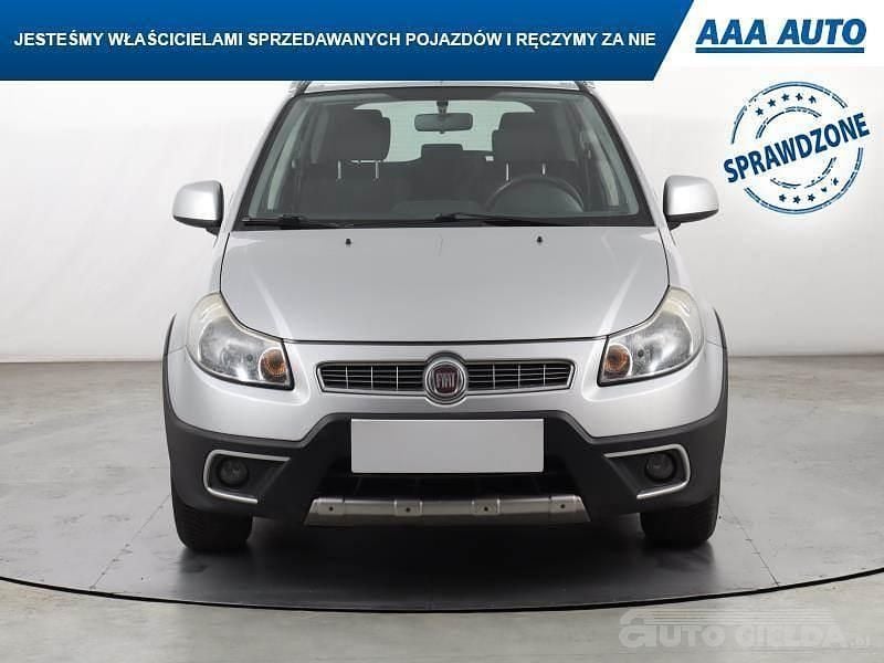 Używany Fiat Sedici 120 KM (88 kW) 2011 Srebrny SUV