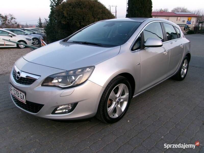 Srebrny Używany 2010 Opel Astra Hatchback | 15 900 zł (Uczciwa cena) - Obraz 1/4