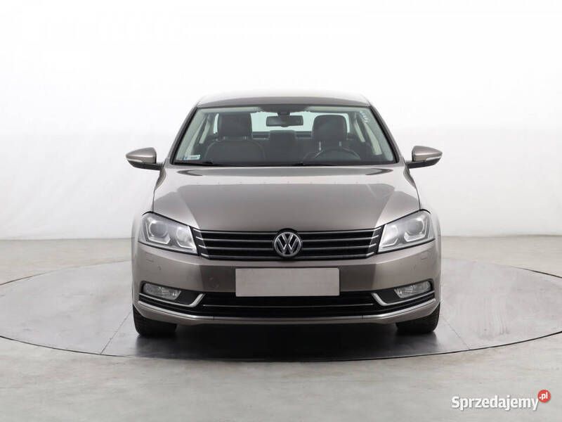 Beżowy Używany 2013 VW Passat Sedan/Limuzyna | 40 799 zł (Uczciwa cena) - Obraz 1/4