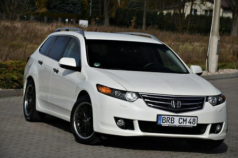 Biały (metalik) Używany 2011 Honda Accord Kombi | 31 900 zł (Dobra cena) - Obraz 1/4