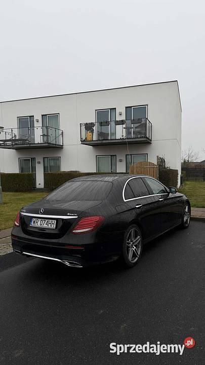 Używany Mercedes E220 AMG 2018 Czarny Sedan/Limuzyna