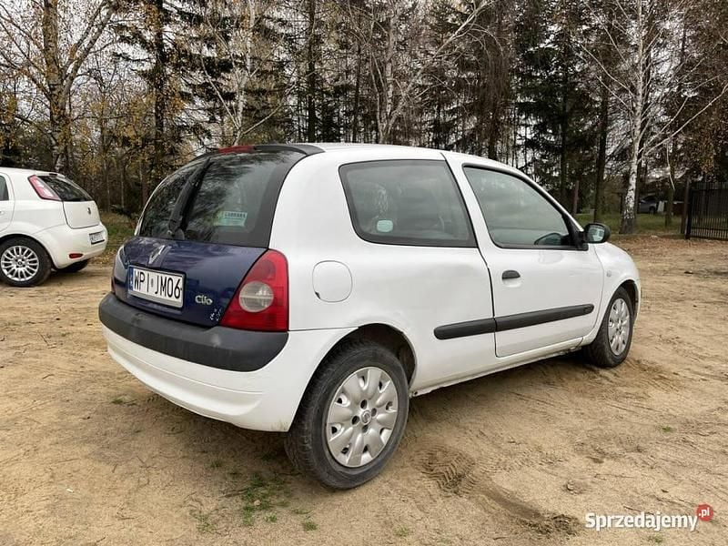 Używany Renault Clio II 2003 Biały Sedan/Limuzyna