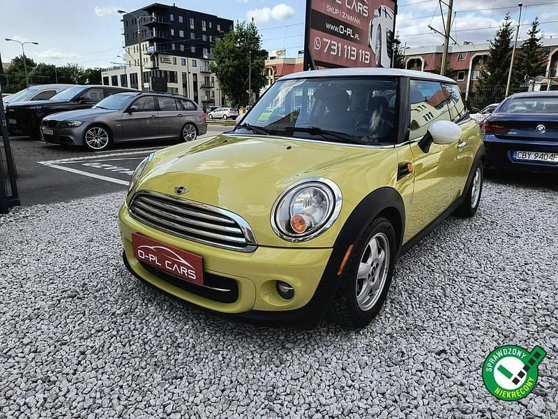 Żółty (metalik) Używany 2011 Mini Cooper Hatchback | 24 900 zł (Uczciwa cena) - Obraz 1/4