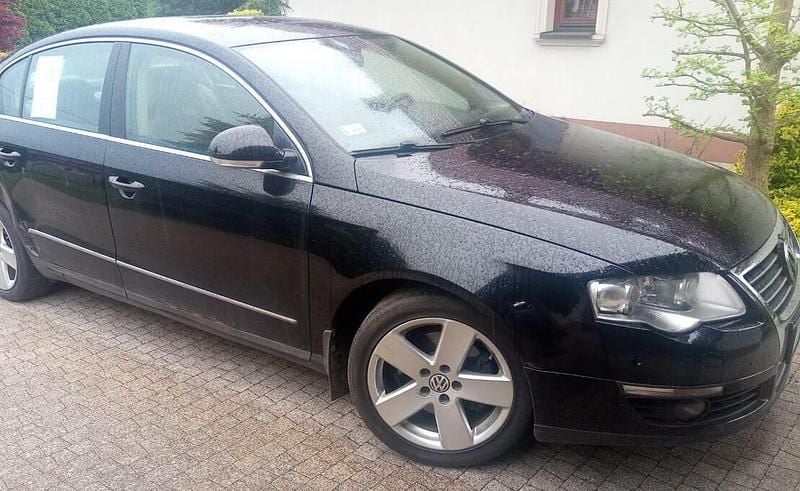 Czarny Używany 2005 VW Passat Sedan/Limuzyna | 21 900 zł - Obraz 1/4