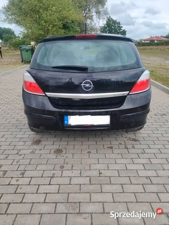 Czarny Używany 2004 Opel Astra Hatchback | 7500 zł (Uczciwa cena) - Obraz 1/4