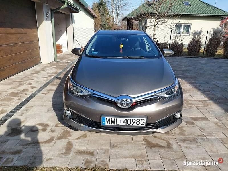 Używany Toyota Auris 2016 Beżowy Hatchback