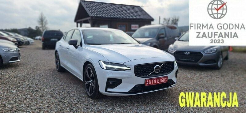 Biały (metalik, perła) Używany 2024 Volvo S60 Plus Sedan/Limuzyna | 175 900 zł (Dobra cena) - Obraz 1/4