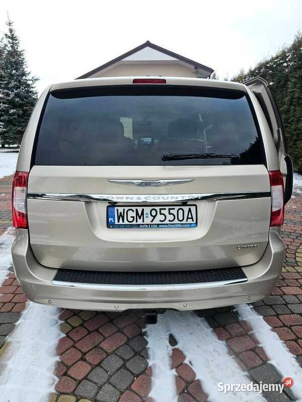 Złoty Używany 2012 Chrysler Town & Country Limited Minivan | 59 000 zł - Obraz 1/4