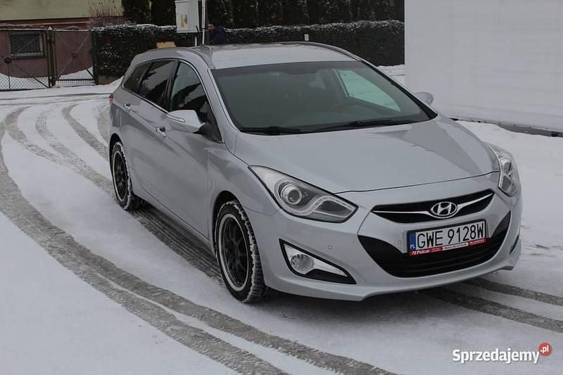 Używany Hyundai i40 135 KM (99 kW) 2012 Srebrny Kombi