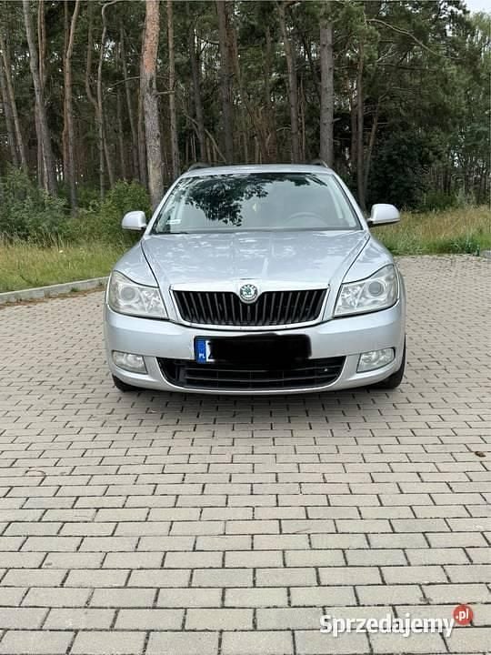 Srebrny Używany 2011 Skoda Octavia Kombi | 10 900 zł (Super Cena) - Obraz 1/4
