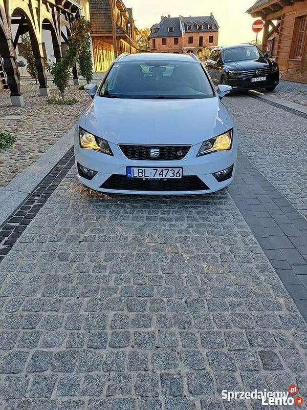 Biały Używany 2016 Seat Leon ST FR Kombi | 44 900 zł (Uczciwa cena) - Obraz 1/4