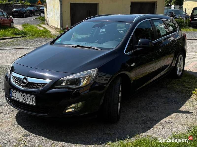 Czarny Używany 2011 Opel Astra | 19 999 zł (Dość drogi) - Obraz 1/4