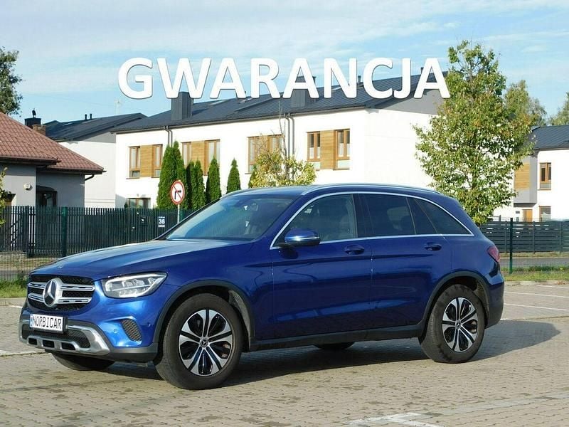 Niebieski (metalik) Używany 2021 Mercedes GLC200 SUV | 114 440 zł (Super Cena) - Obraz 1/4