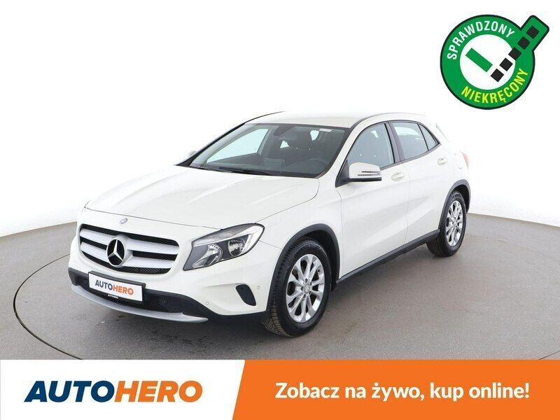 Biały (metalik) Używany 2015 Mercedes GLA180 SUV | 55 000 zł - Obraz 1/3