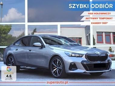Szary Nowe 2025 BMW 540 M Sport Kombi | 391 900 zł (Dość drogi) - Obraz 1/4