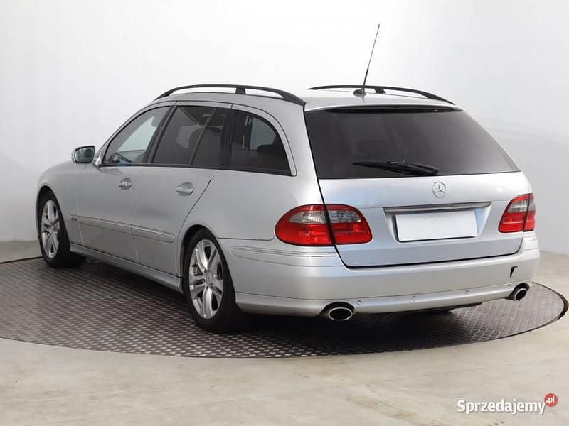 Używany Mercedes E320 2007 Srebrny Kombi