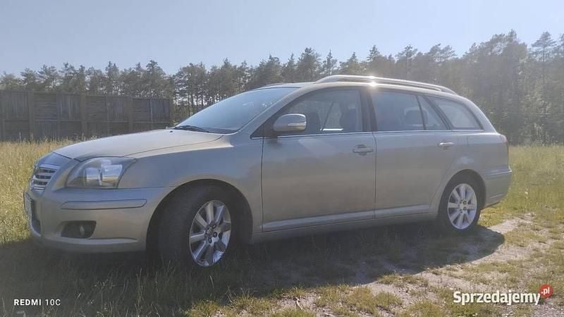 Beżowy Używany 2006 Toyota Avensis Kombi | 11 900 zł (Dość drogi) - Obraz 1/4