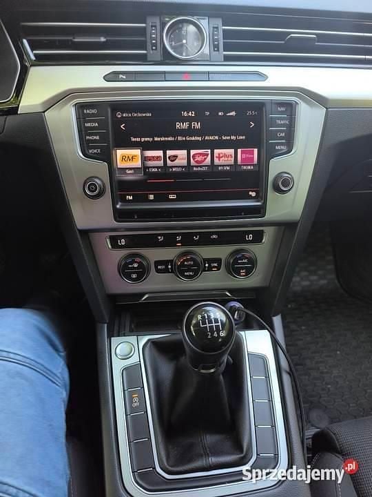 Czerwony Używany 2015 VW Passat Kombi | 47 000 zł (Dość drogi) - Obraz 1/4