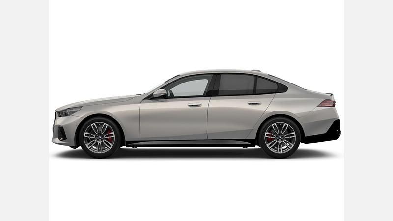 Używany BMW 520 Comfort Edition 197 KM (144 kW) 2025 Oxid grey ii metallic metalizowany Sedan/Limuzyna