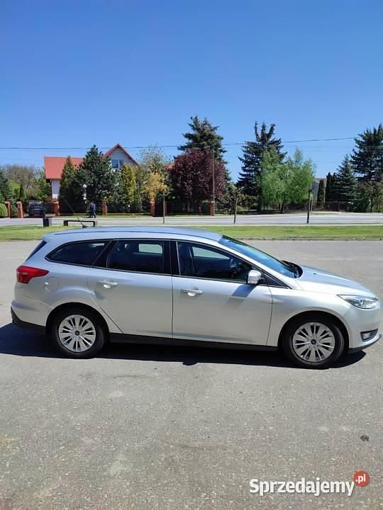 Używany Ford Focus 2016 Srebrny Kombi